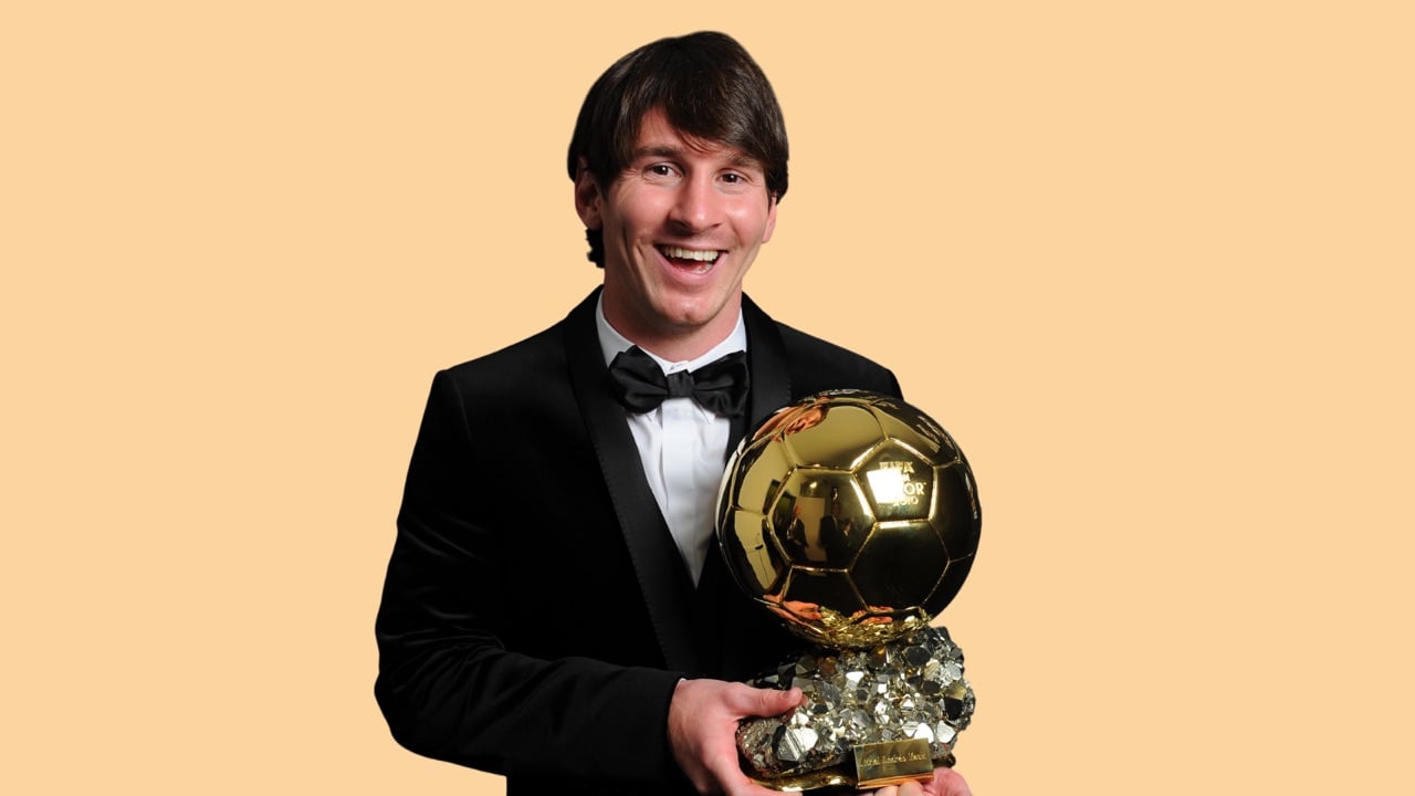 Lionel Messi com o Ballon d’Or de 2010