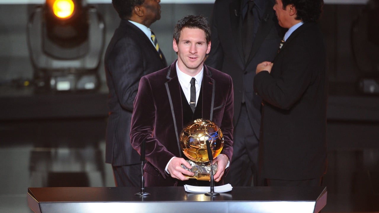 Lionel Messi com o Ballon d’Or de 2011
