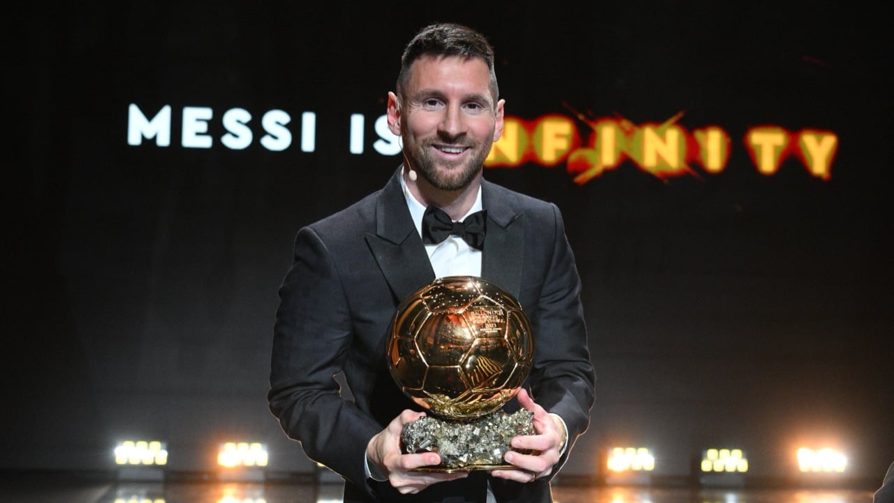 Lionel Messi com o Ballon d’Or de 2023